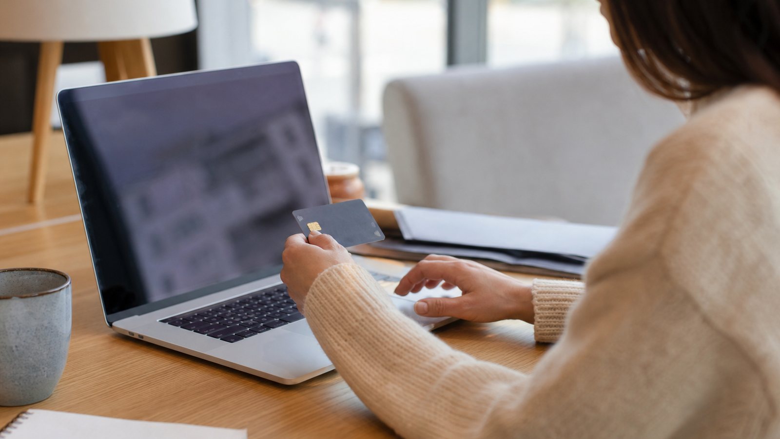 Client réglant un acompte en ligne au moment de réserver son rendez-vous